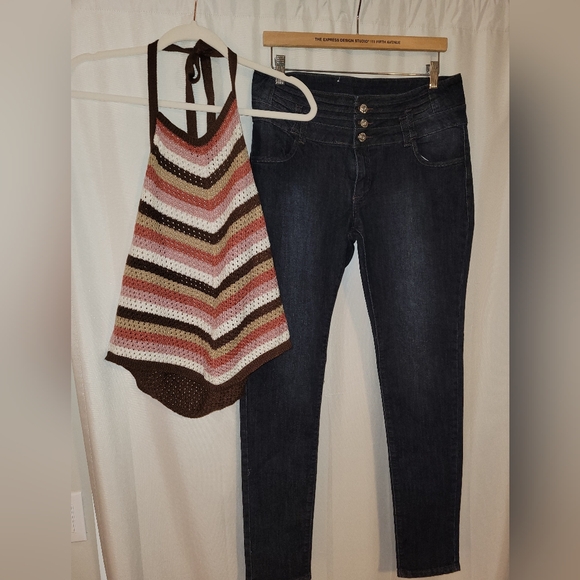 Halter top - Picture 6 of 10